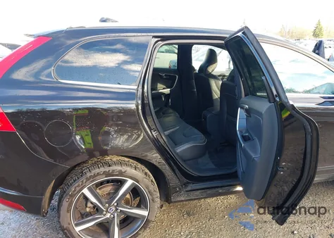 2016 Volvo Xc60 T6 Drive-E R-Design Platinum z USA, uszkodzony, nr VIN YV449MRS6G2923534